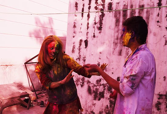 5 SIMPLE WAYS TO TAKE-OFF YOUR HOLI COLORS, WITH LOVE! -oneworldnews