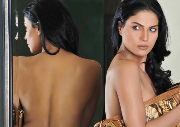 Veena Malik blessed by baby girl!