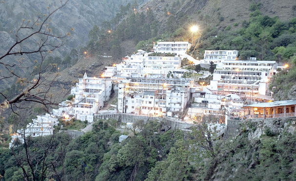 Devotees throng Vaishno Devi during Navratras-OneWorldNews