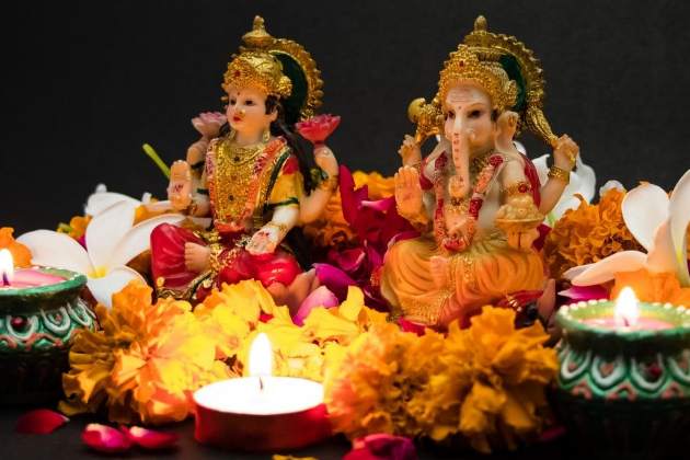 Know The Significance Of Buying New Idols Of Goddess Laxmi And Lord Ganesh To Worship