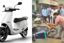 Angry Customer Smashes Ola Electric Scooter (1)