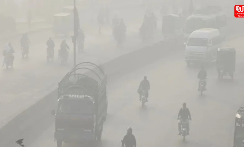 Delhi air quality reaches hazardous levels, surpasses Lahore as most polluted city (1)