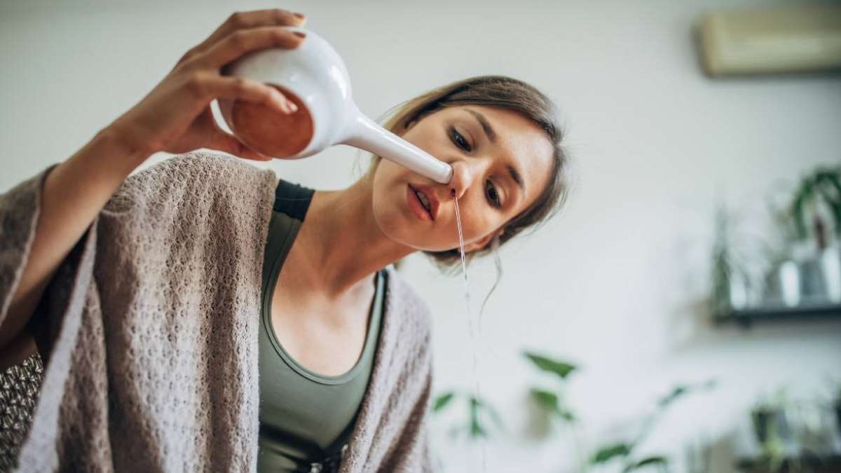 nasal cleaning with neti pot