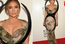 Jennifer Lopez, Spider-Inspired Gown