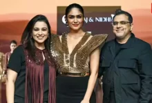 Mrunal Thakur, Sculpted Gold At Lakmē Fashion Week X FDCI